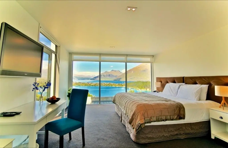 Studio with lake view