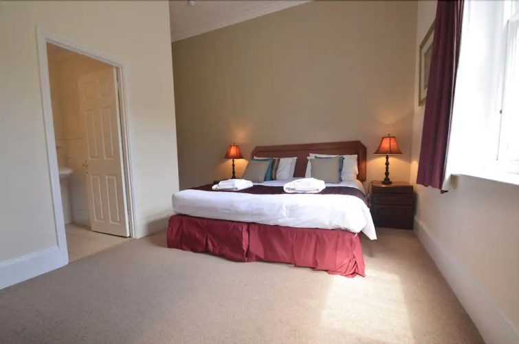 Eversley Hotel