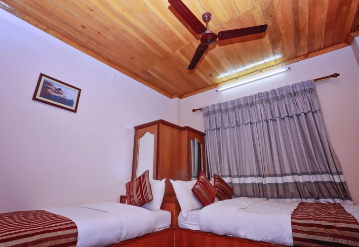 OYO 132 Hotel Fly Inn