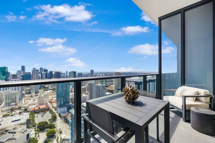 Luxury Double Suite with balcony and with city view