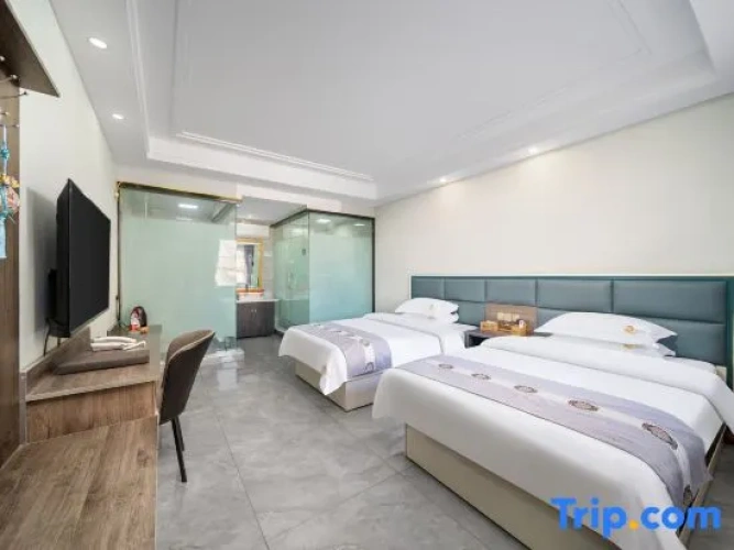 Standard Twin room with garden view