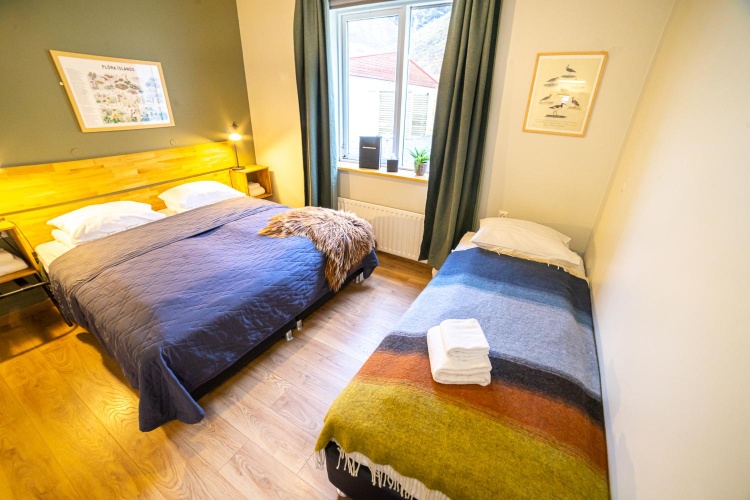 Standard Triple room
