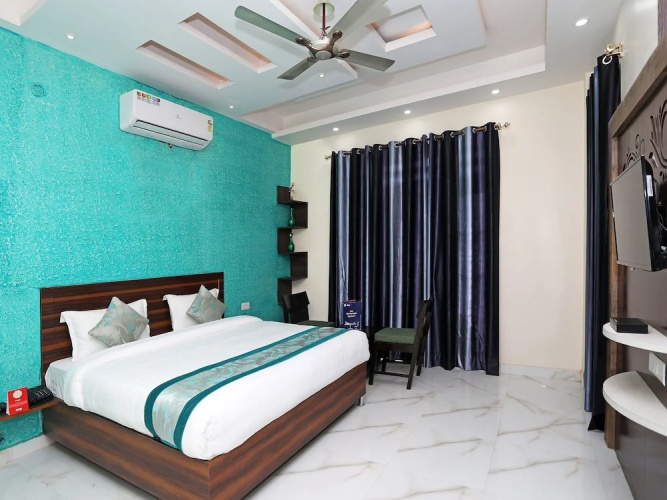 OYO 9967 Hotel Surya