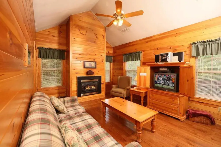 Cherry Blossom 11 3 Br cabin by RedAwning