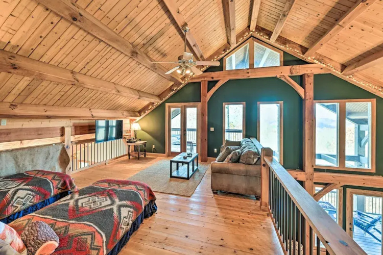 Gorgeous Franklin Getaway w/ Deck, Mountain Views!