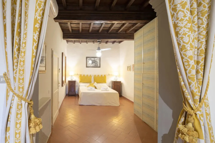Curtatone Apartment