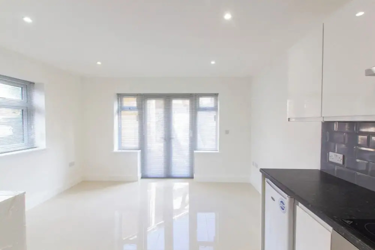 Bridge Road - Room 1