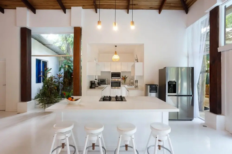 Gigi Brown Villa Frida Puerto Viejo