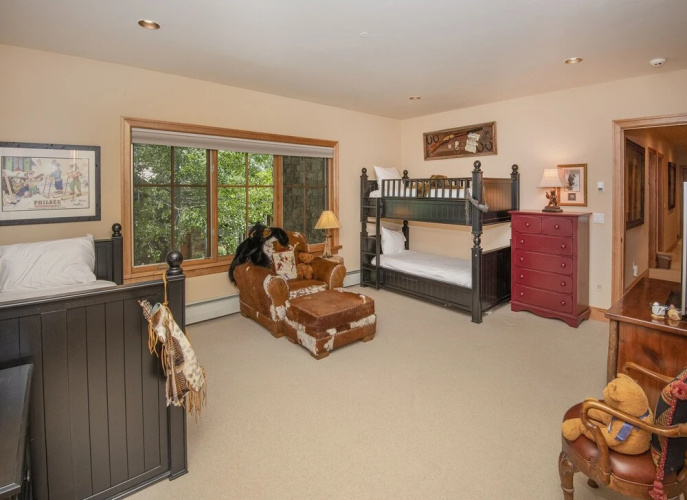 40 Goshawk 5 Bedroom Home by RedAwning