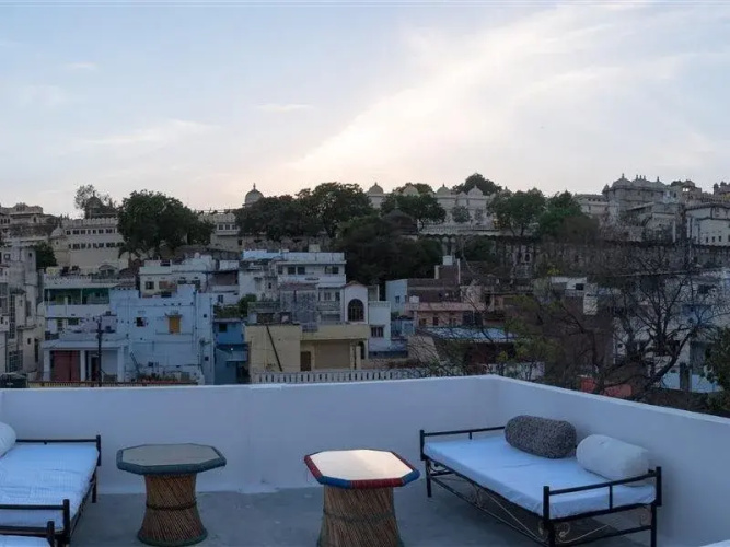 Strangers Hideaway Hostel