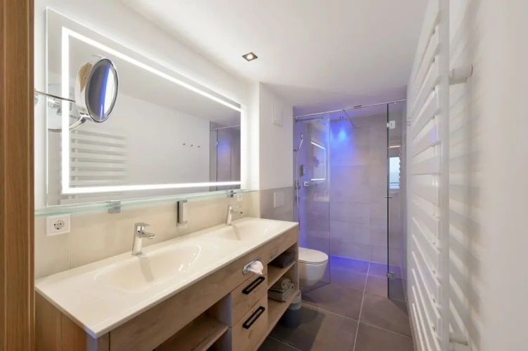 Deluxe Single Penthouse room with balcony and with mountain view
