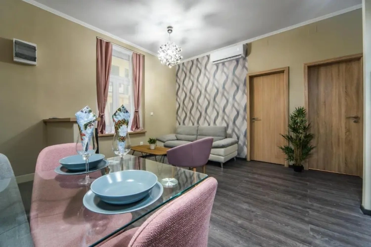 2 Bedrooms Apartment