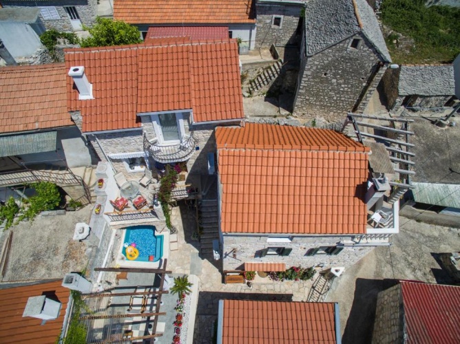 2 Bedrooms Villa