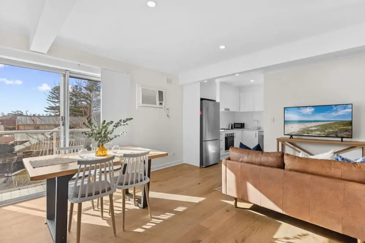 Stylish 2-bed Home Steps From Henley Beach