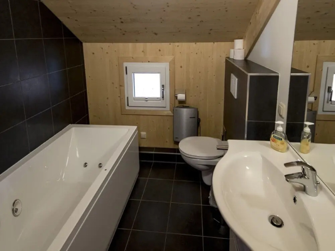 Chalet With Whirlpool tub