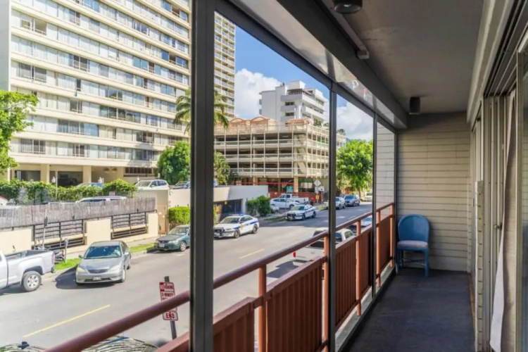 Hawaiian King 506 by RedAwning