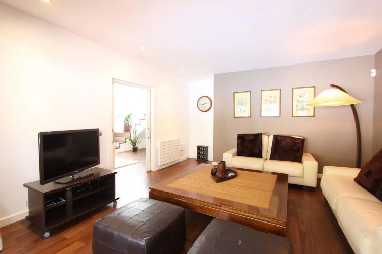 1102 - Marbella Town Villa