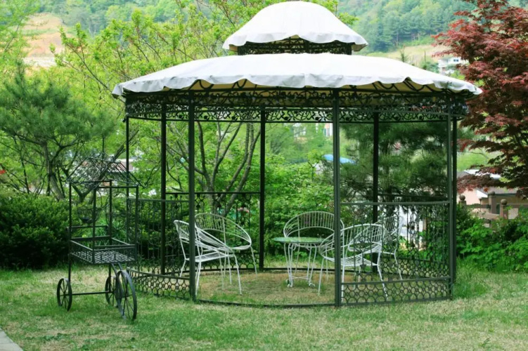 Flower field Pension