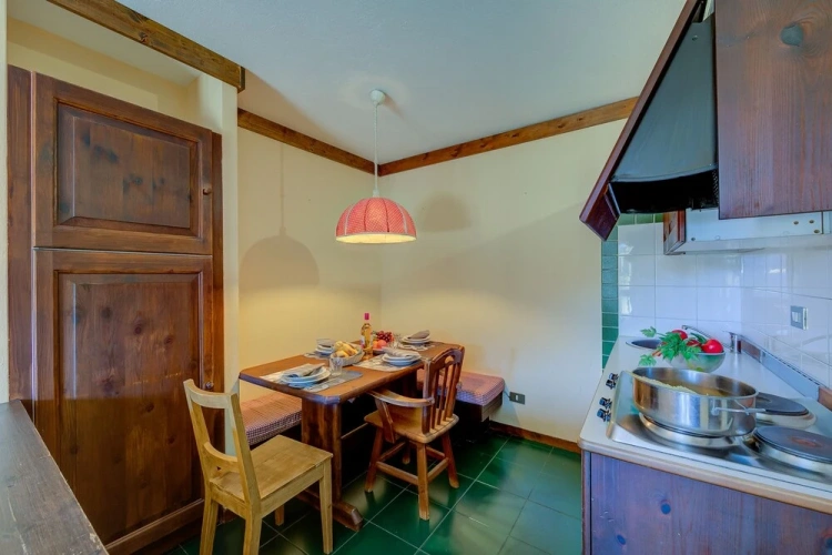 1 Bedroom Quadruple Family Apartment