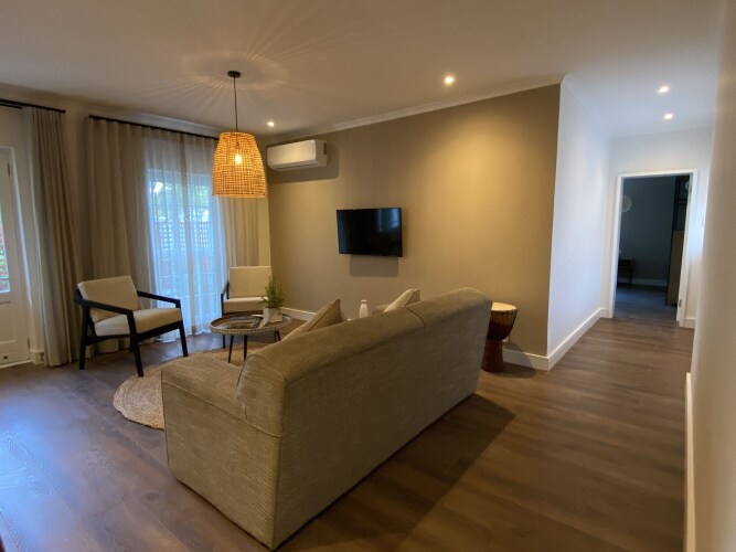 Dongola HouseOver view