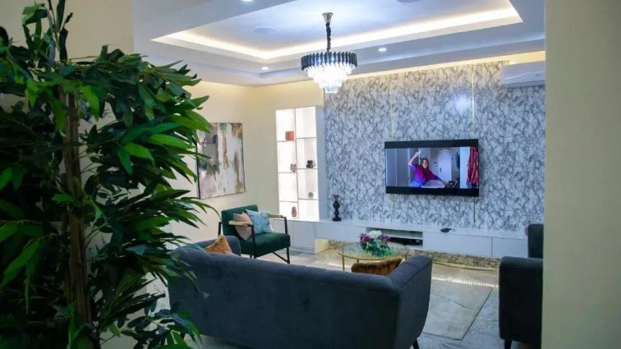 3 Bedrooms Apartment