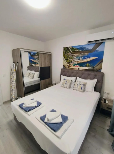 Antique 7 Ap.1