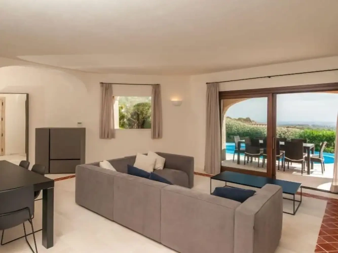 4 Bedrooms Villa