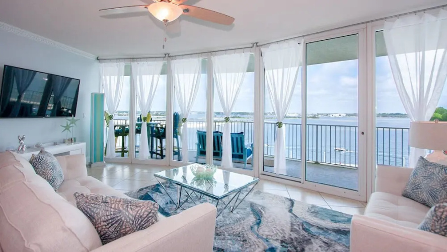 Modern Bayside Three Bedroom Condo - Unit Crb0505