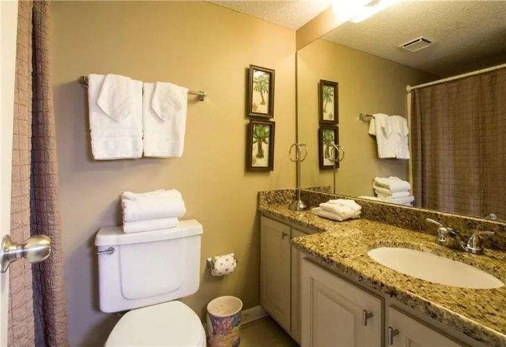 Phoenix East 301 - 3 Br condo by RedAwning
