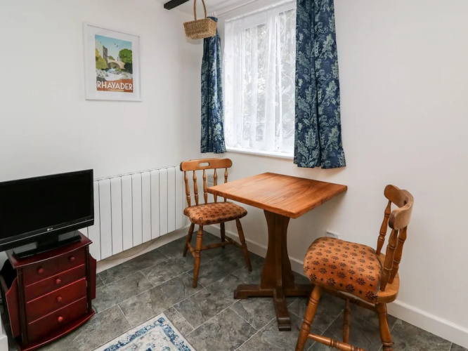 4 Oakfield Cottages