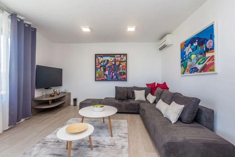 2 Bedrooms Luxury Apartment with balcony and with sea view