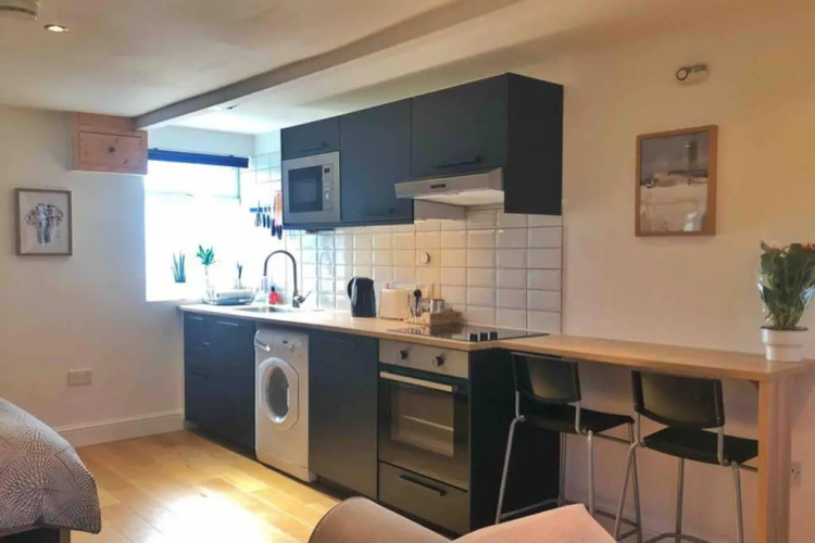 Modern Studio Apartment Near Town Centre