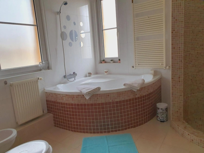 Adel Apartman