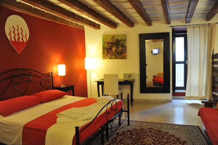 Standard Triple room with balcony