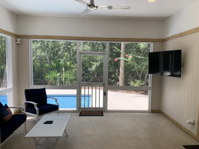 4 Shore Crest Ln