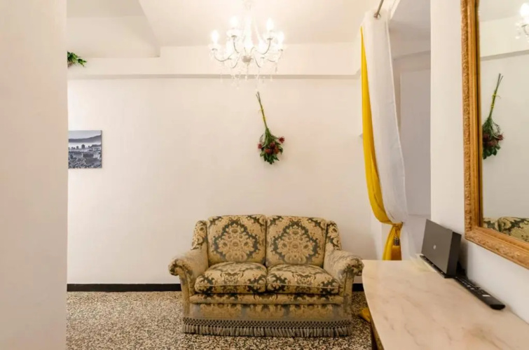 ALTIDO Ideal Flat near Aquarium