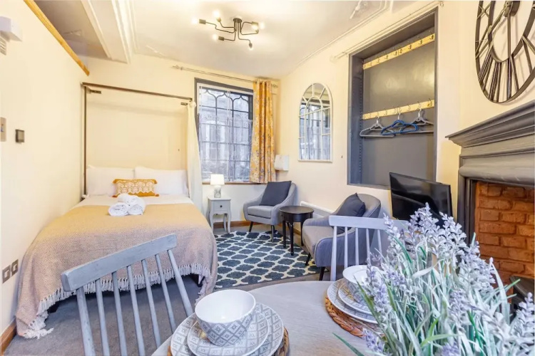 Host Stay Merchant House Studio