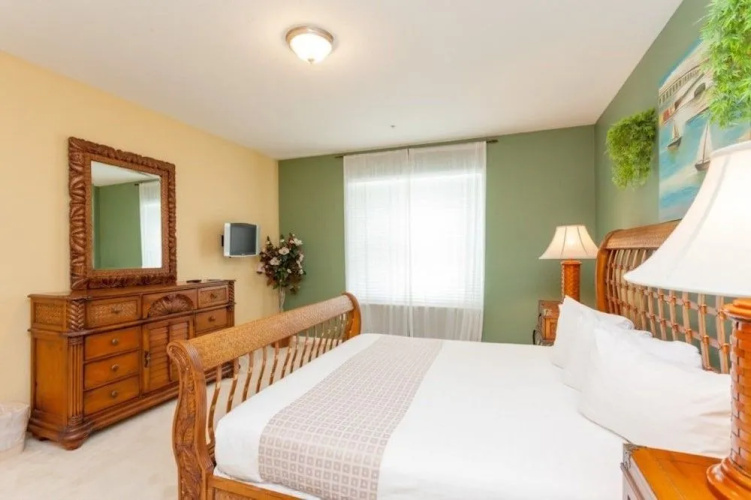 5024 Shoreway Loop #206 - 3 Br condo by RedAwning
