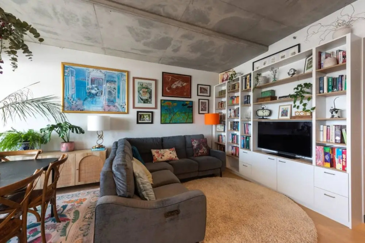 Brunswick Retreat! 5th Floor 1-bed Unit w Parking