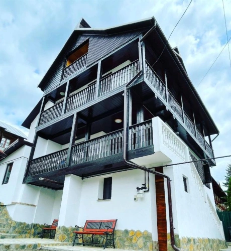 4 Bedrooms Cottage