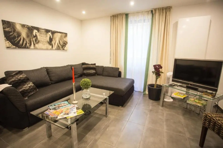 2 Bedrooms Apartment