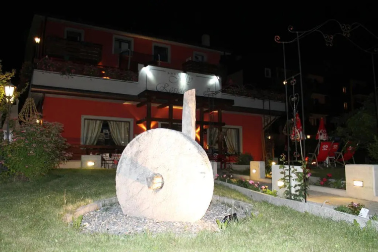 Jolly Residence