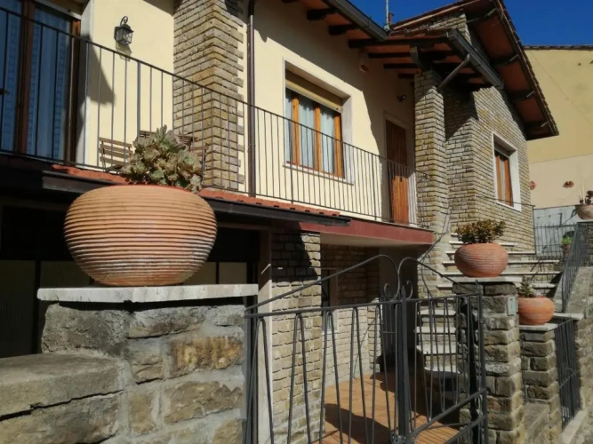 4 Bedrooms Cottage