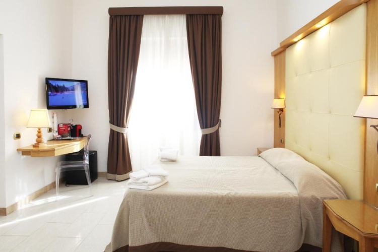 Standard Triple room