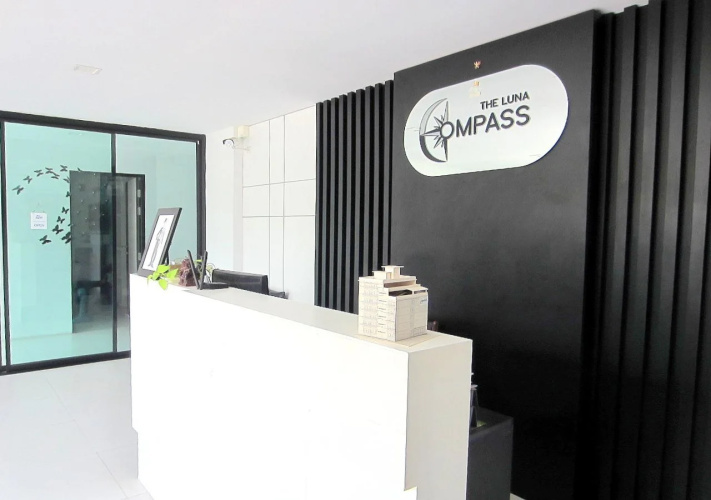 The Luna Compass