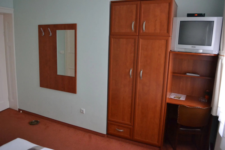 Ada Hotel