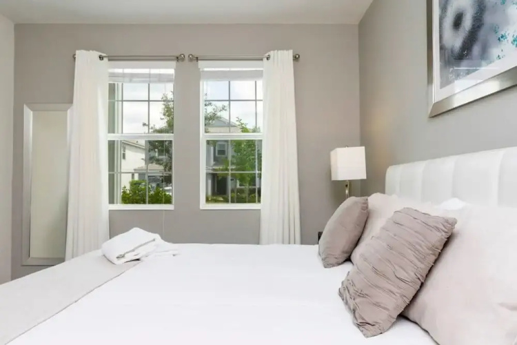 8912 Amazing 6BD Home