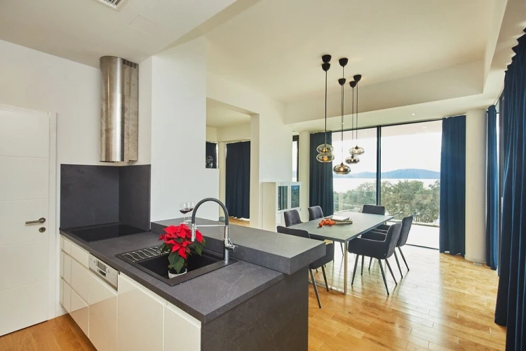 6 Bedrooms Villa with balcony and with sea view