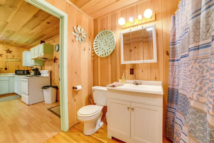 Rustic Cabin on Farm ~ 4 Mi to Kentucky Lake!