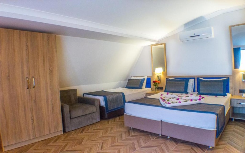 Standard Triple room